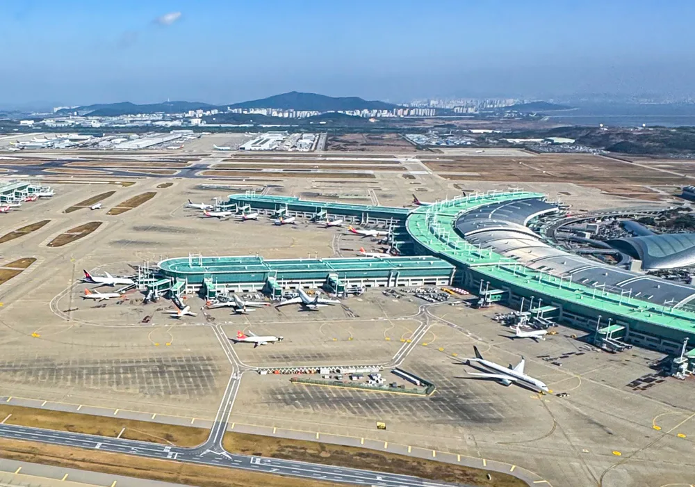 Free ICN transit tour